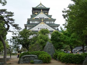 Le château d'Osaka vu du jardin